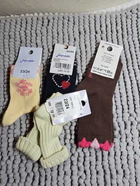 NWOT Bundle of 4 pair kids socks size 23/24 socks